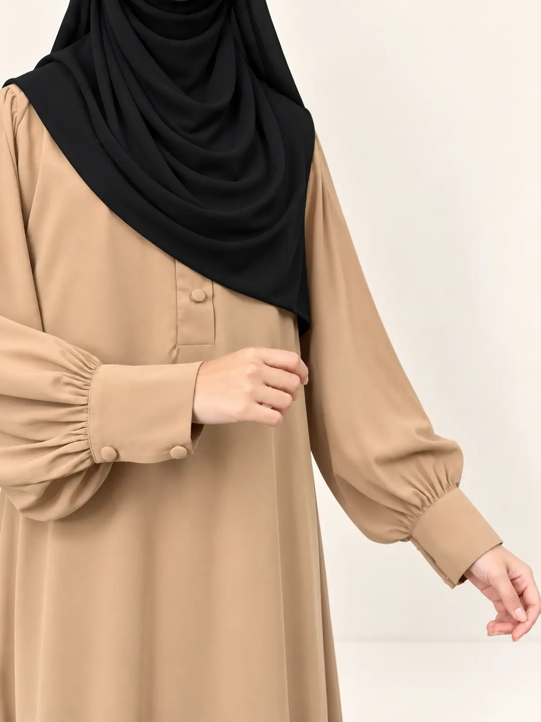 Aline Abaya