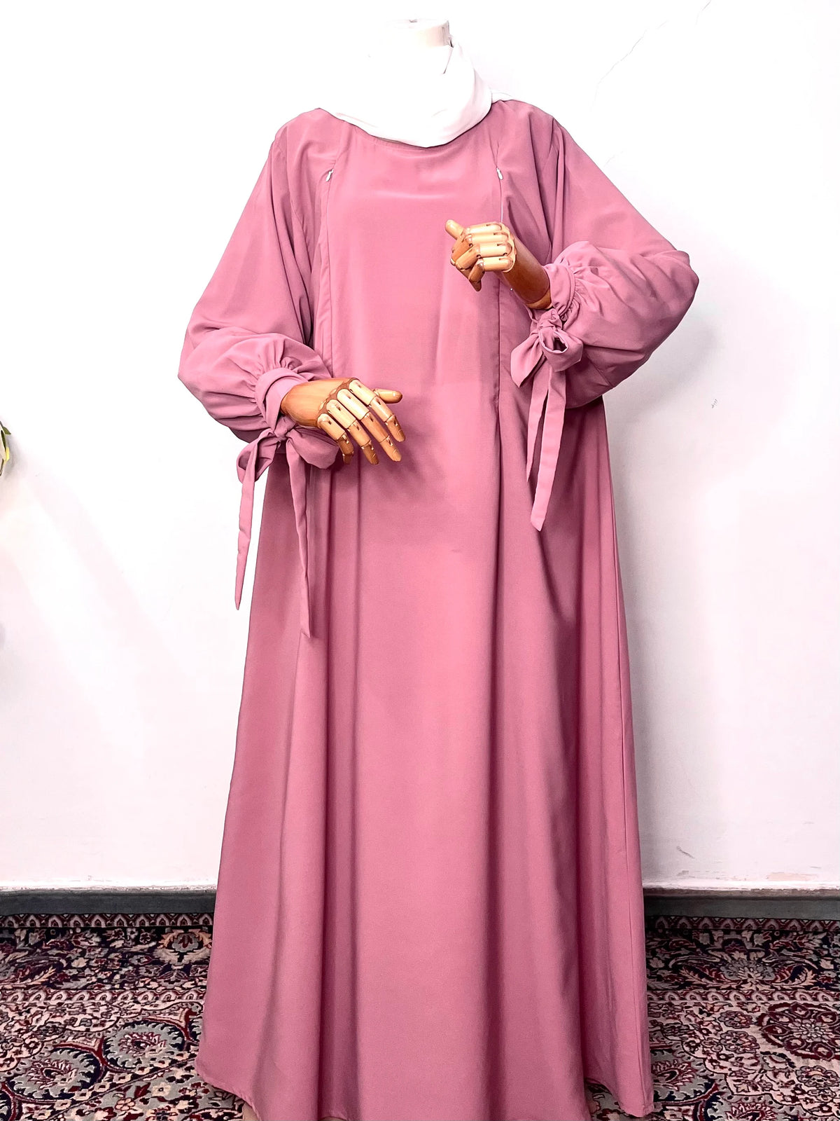 feeding abaya