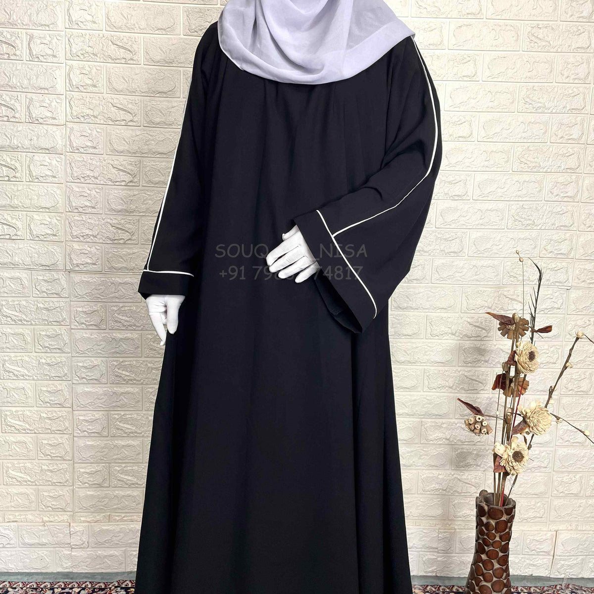 Abaya with contrast piping