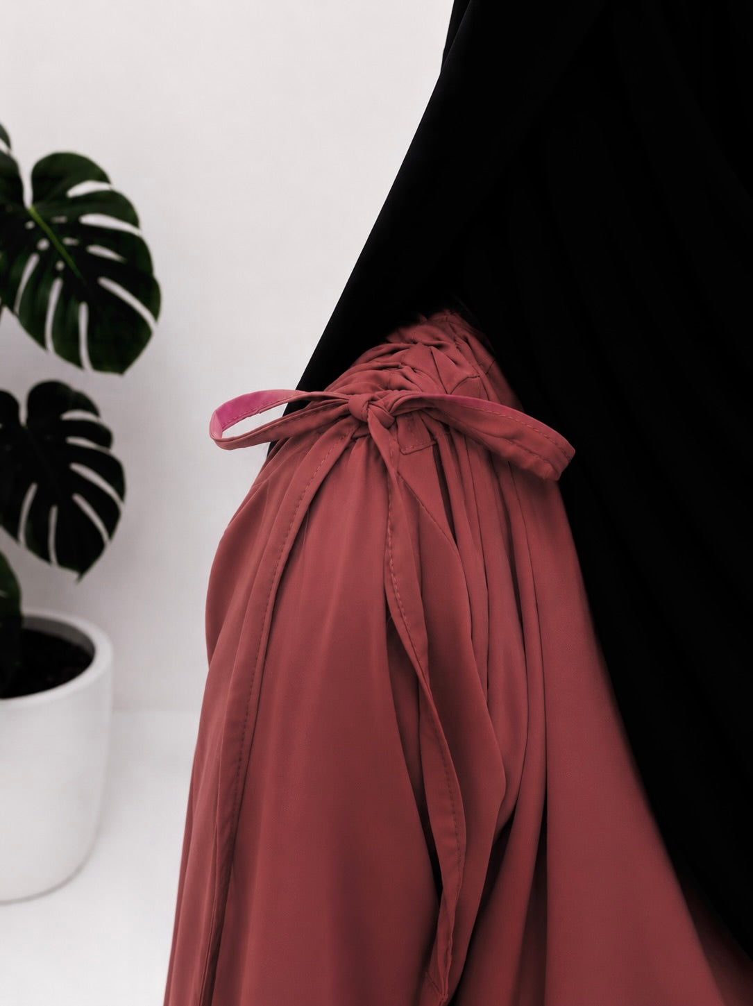 Pecan IQRA String Abaya