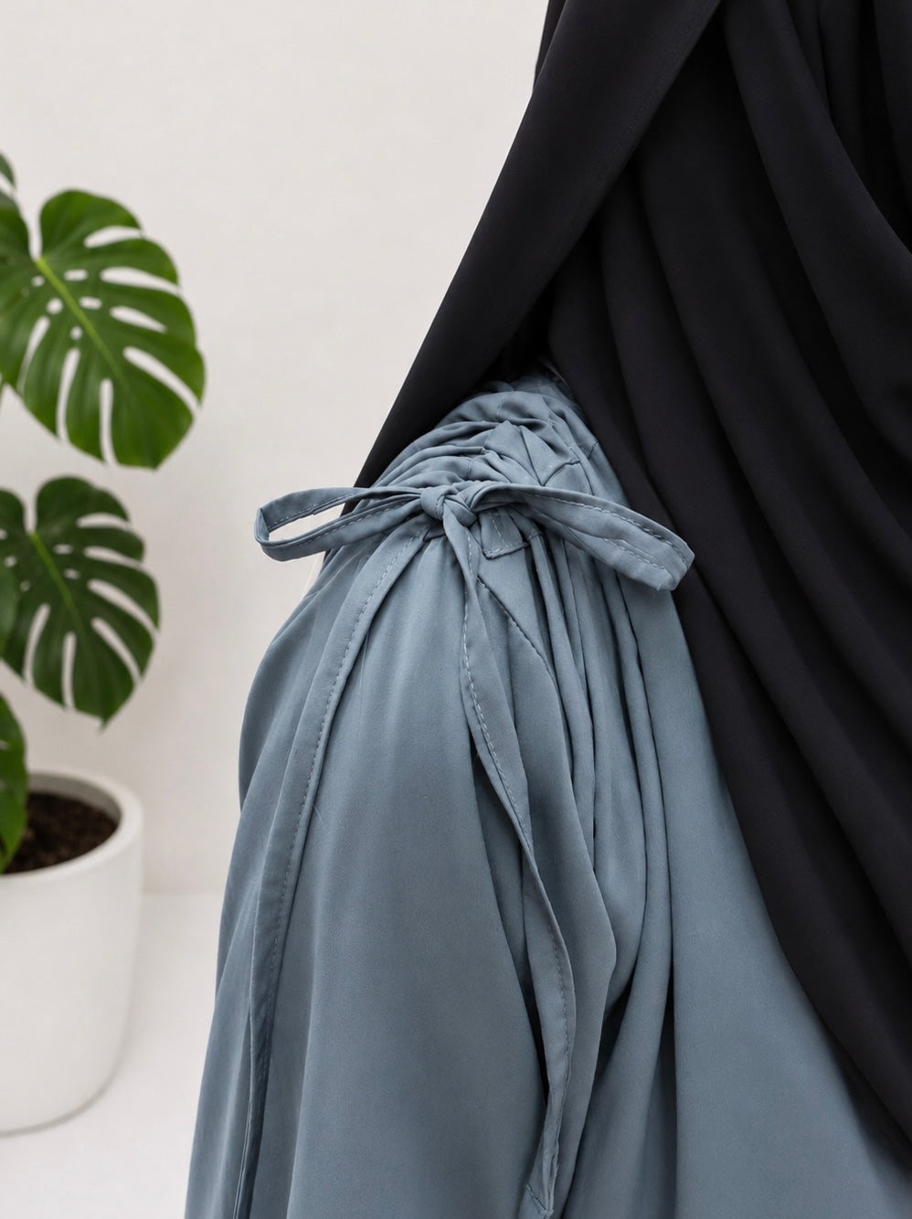 Grey IQRA String Abaya
