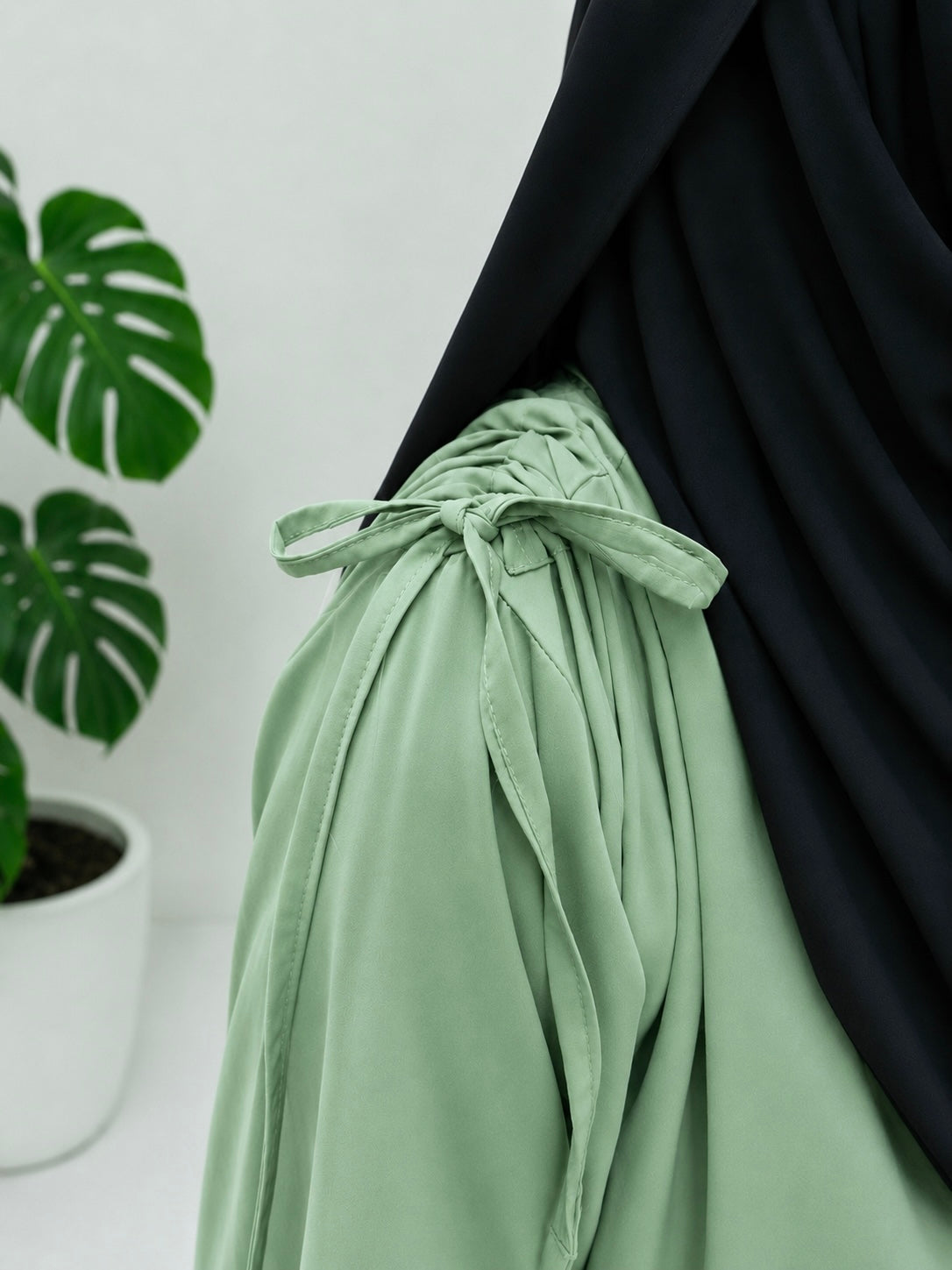 Emerald IQRA String Abaya