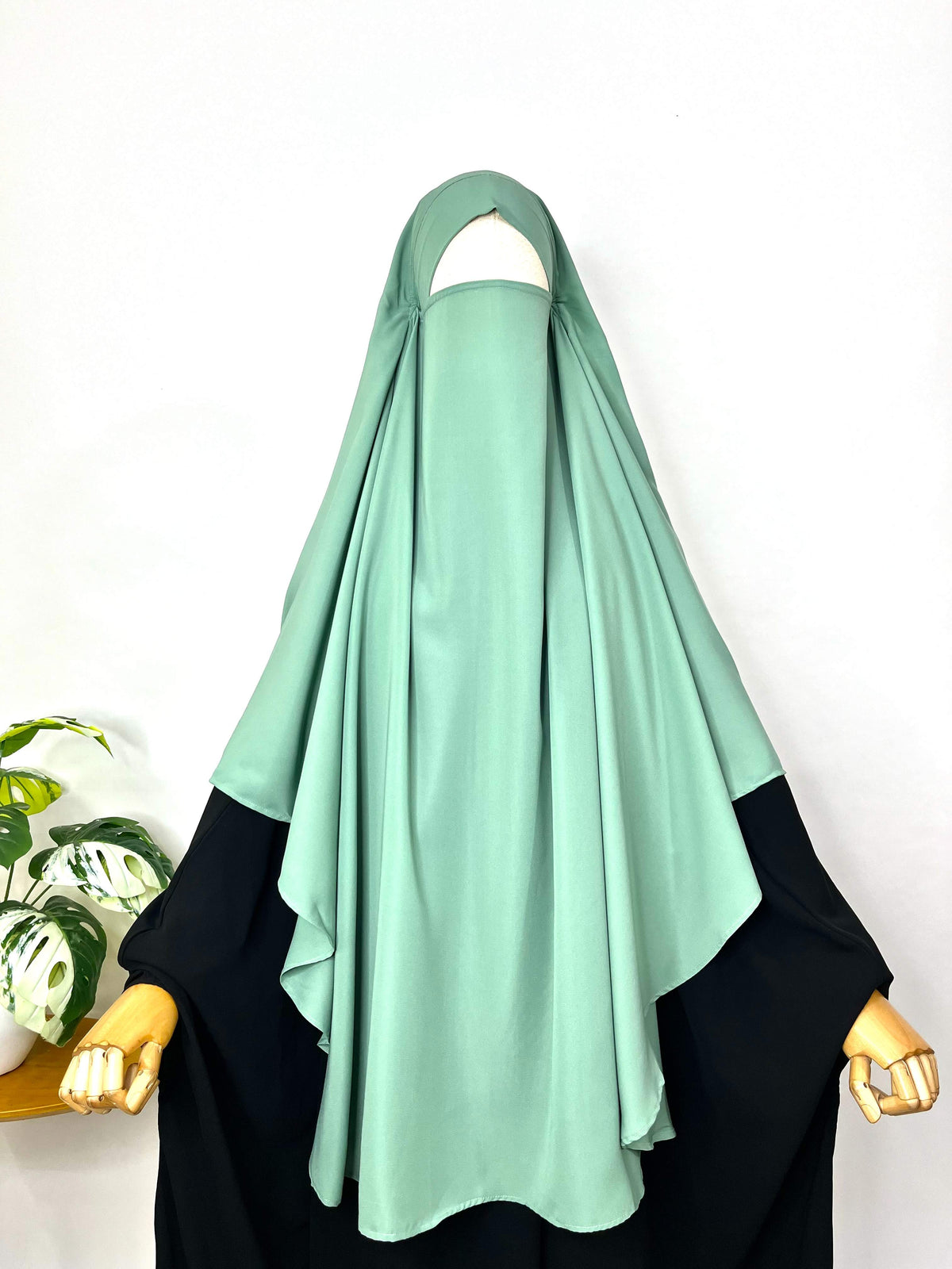 Emerald Round Khimar