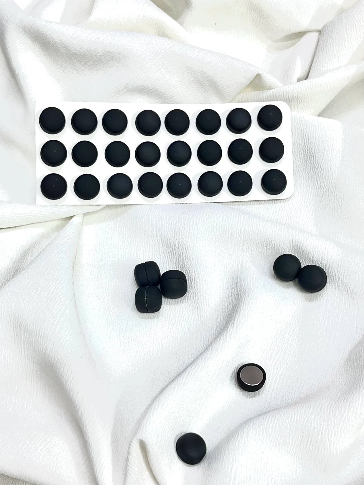 MAGNETIC PIN