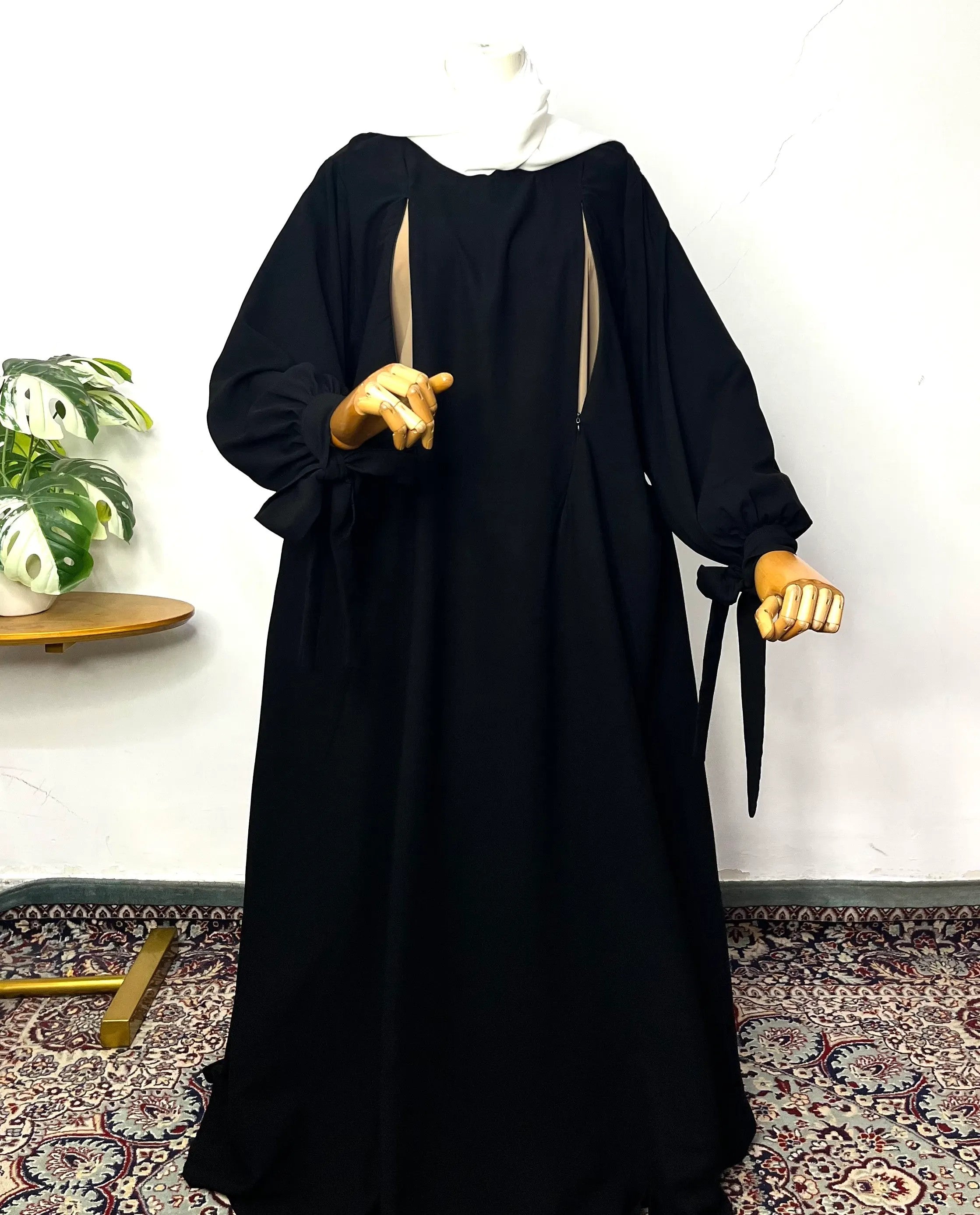 feeding abaya