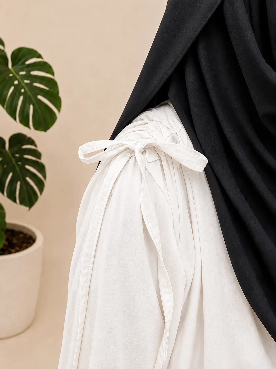 White IQRA String Abaya
