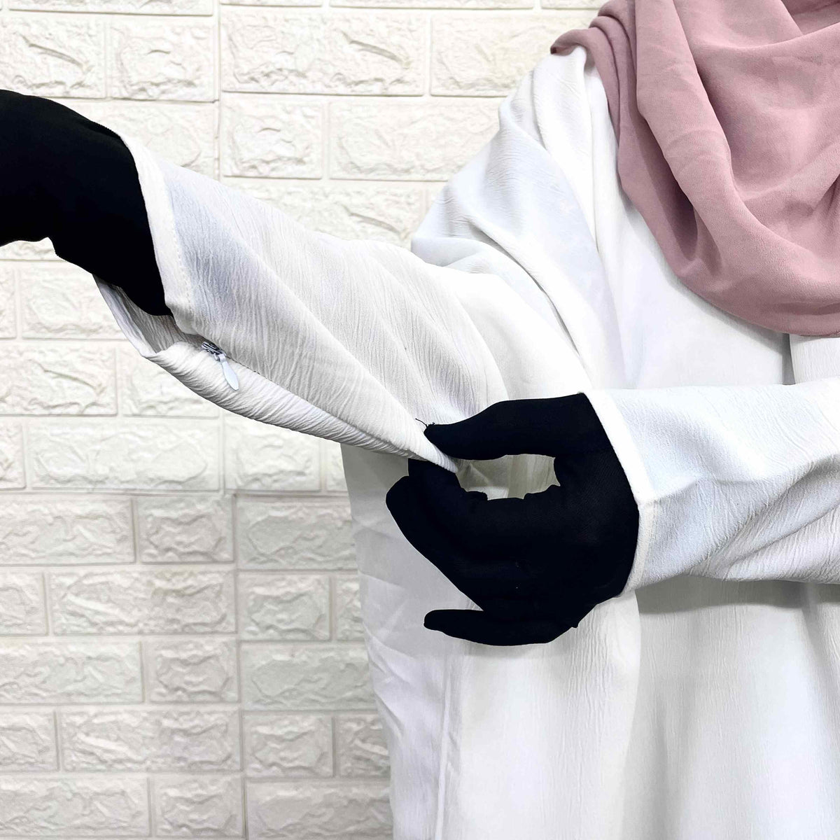 White Kaftan Abaya With Zip Sleeves
